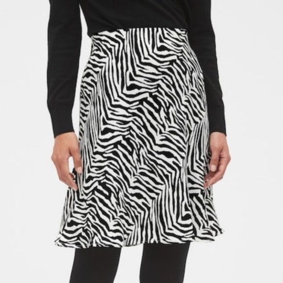 Banana Republic Factory Dresses & Skirts - BANANA Republic Factory Zebra Skirt 4